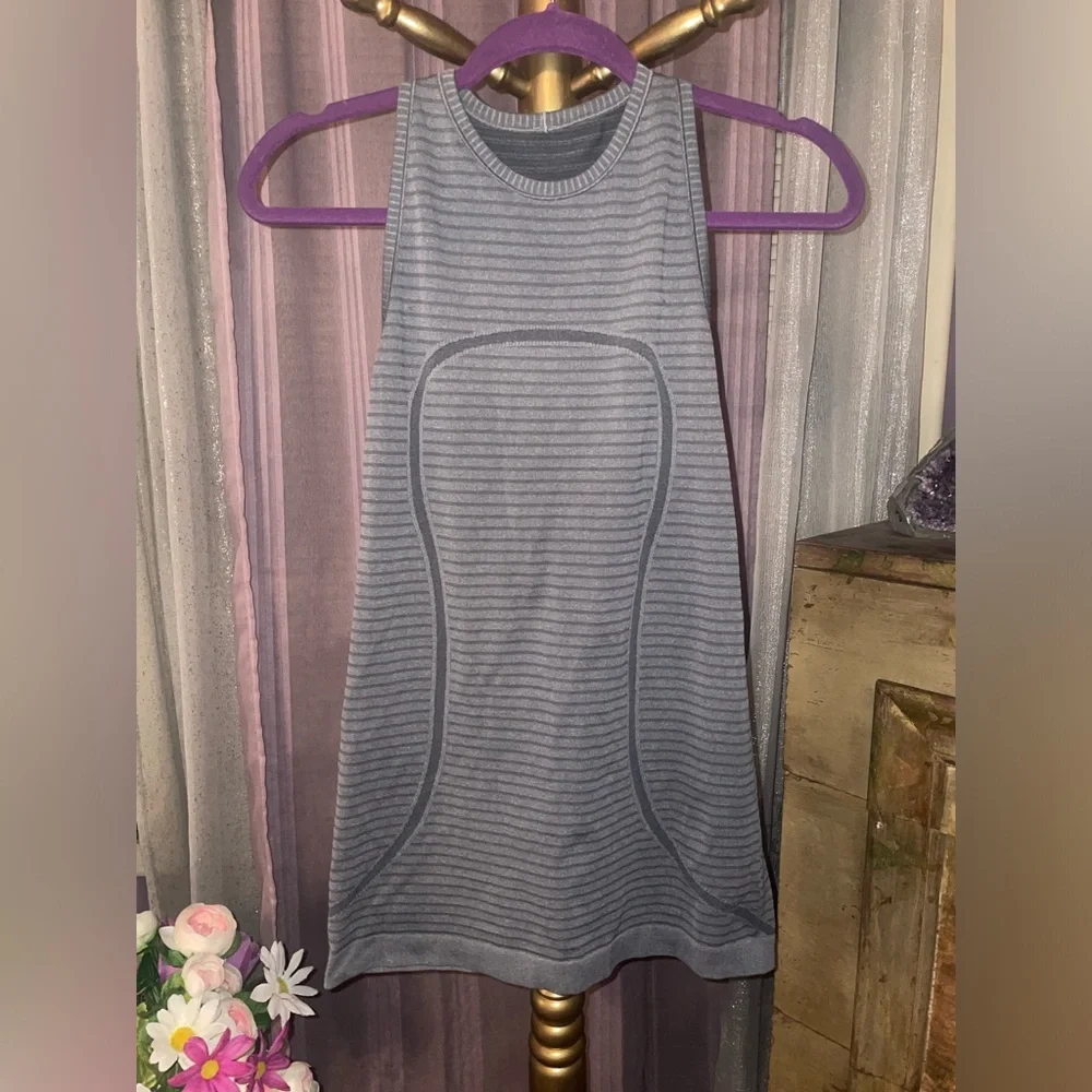 Lululemon Tank - Picture 1 of 6